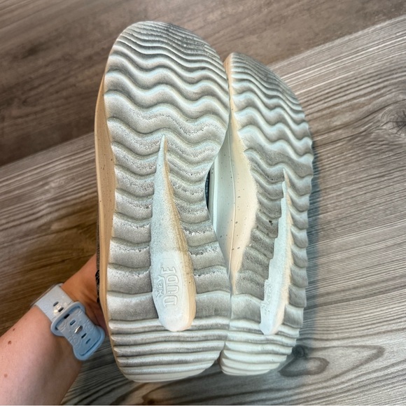 HEYDUDE Women’s Wendy Peak Platform Slip-On Sneaker - Picture 4 of 4